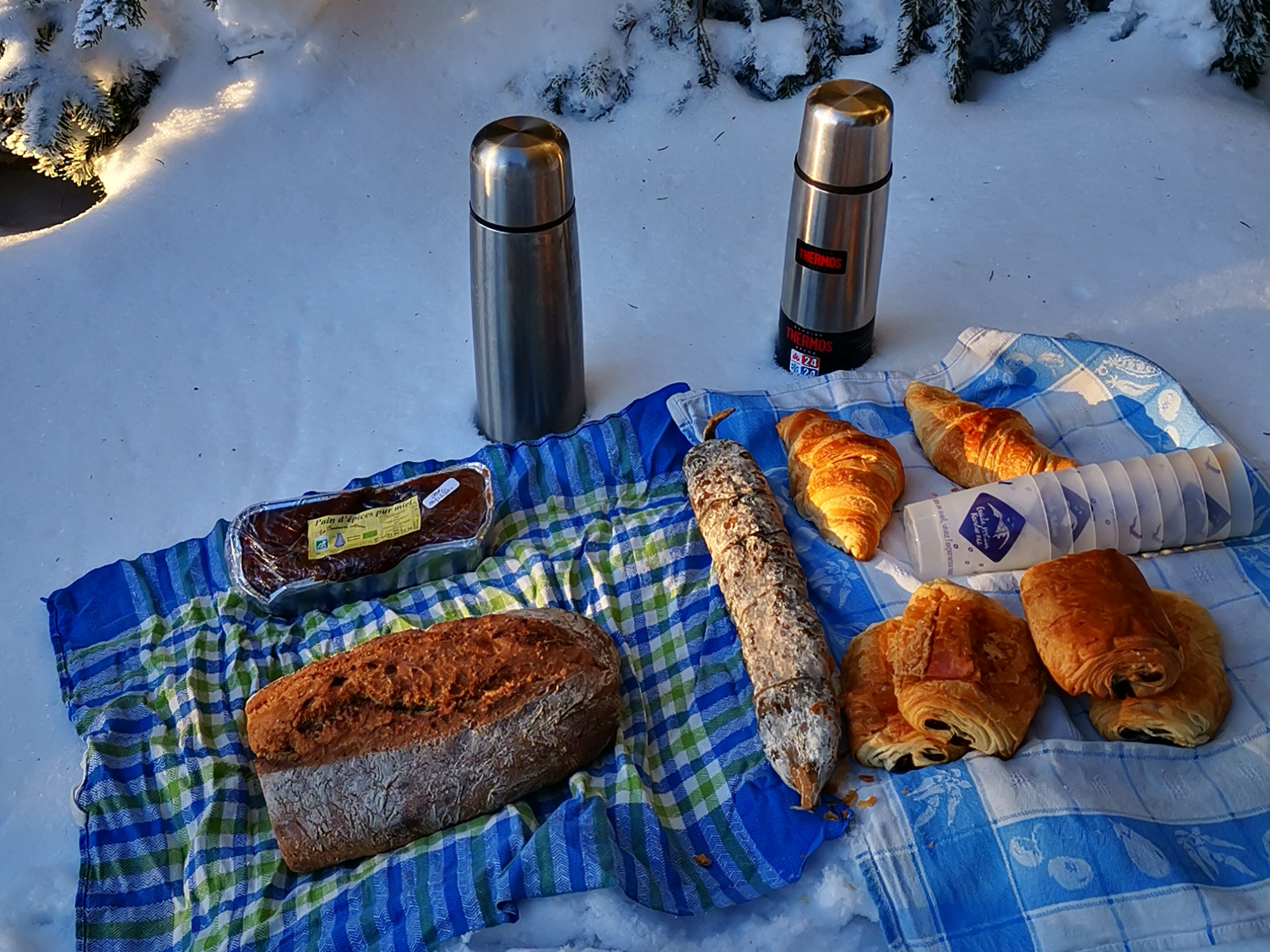 Lever de soleil hiver randonnée nature meygal mezenc haute loire sucs